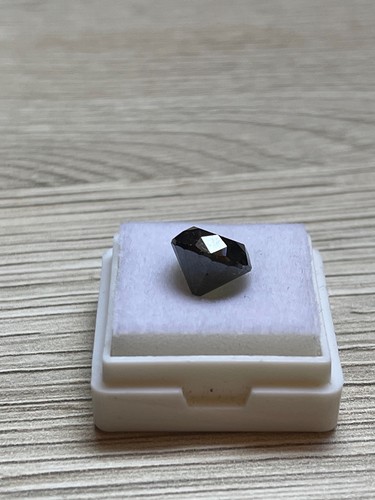 Ein tief schwarzer diamant - ein,